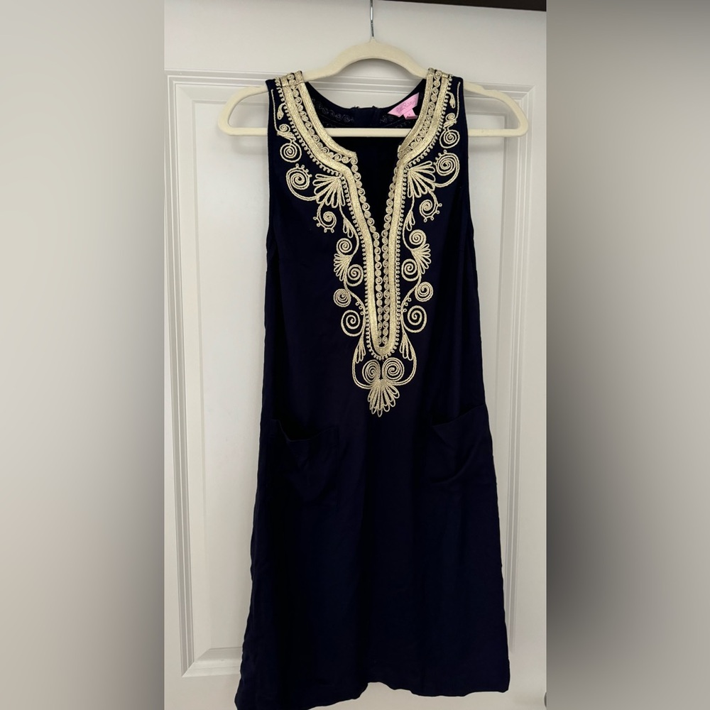 Lilly Pulitzer Sleeveless Dress with Embroidered Design- size 4